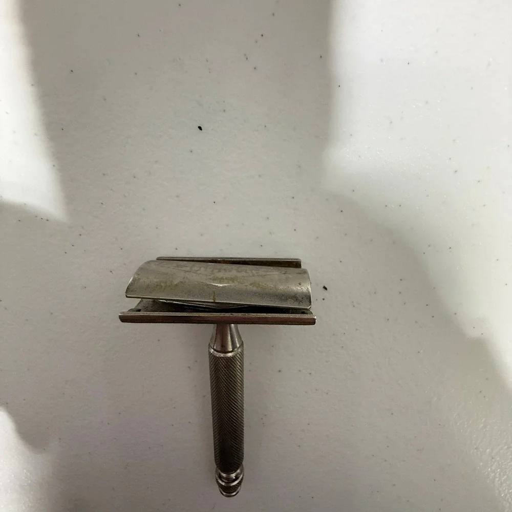 Vintage Gillette Safety Razor Silver Tone‎ Knurled Handle Shaving Tool